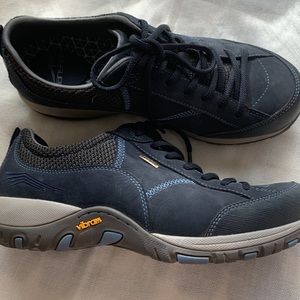 Dansko Vibran blue sneakers waterproof slippery areas